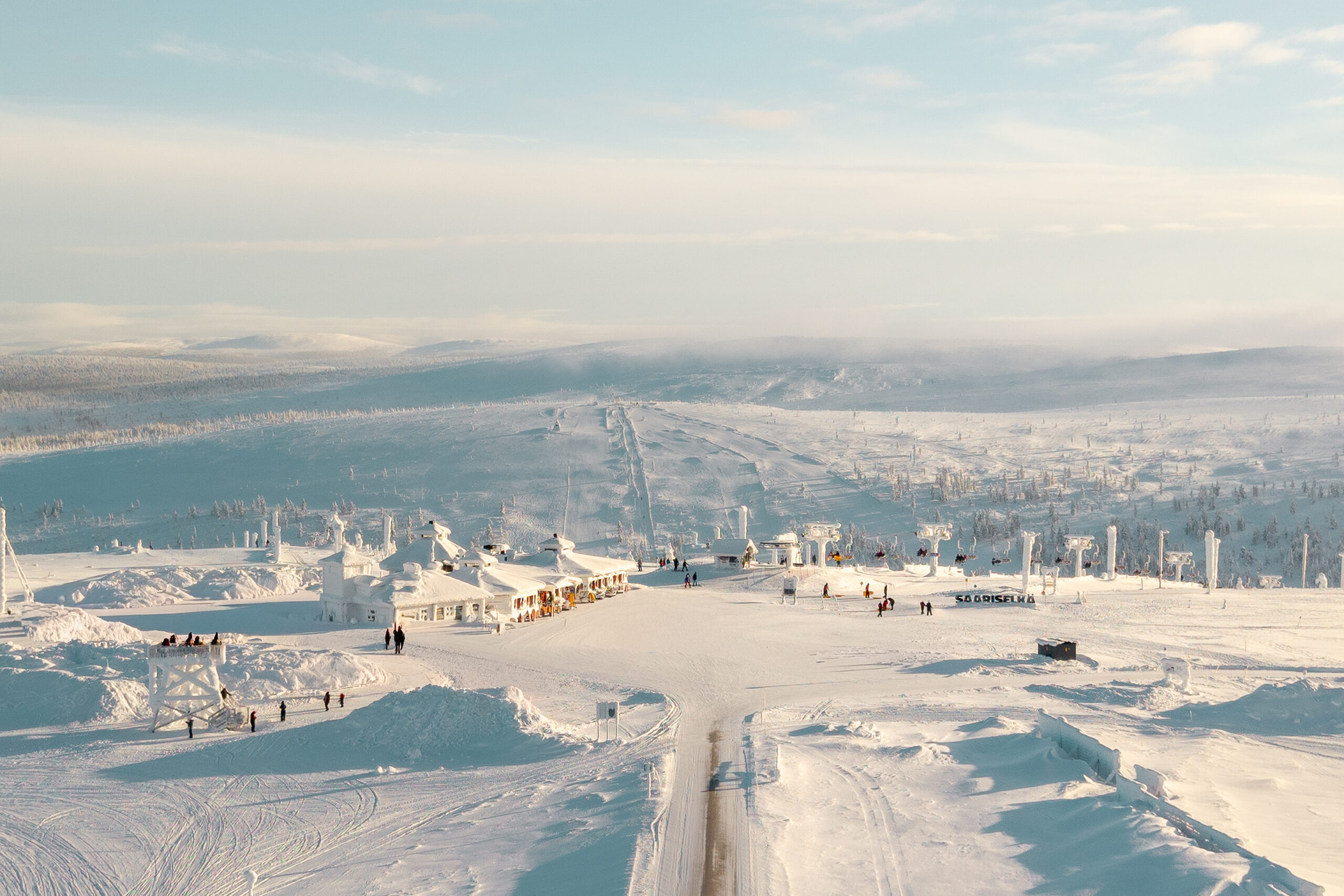 kaunispään huippu drone view winter